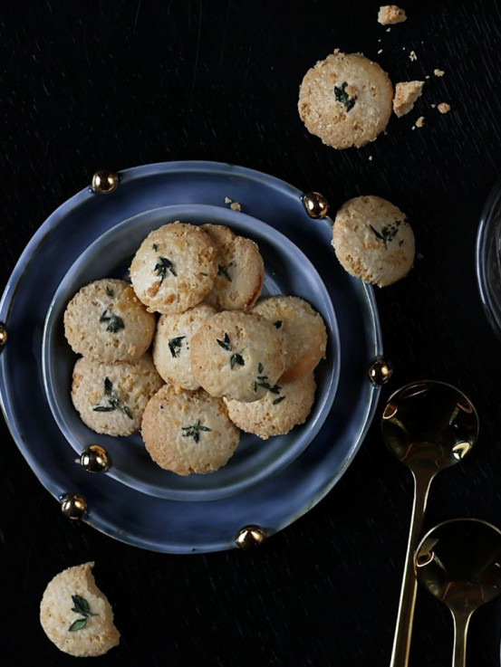Baked white chocolate with thyme