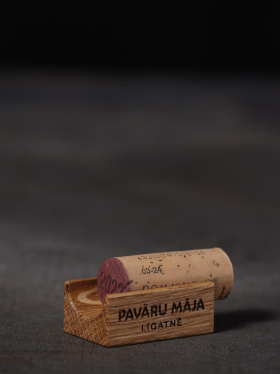 Pavāru mājas vīna korķa turētājs